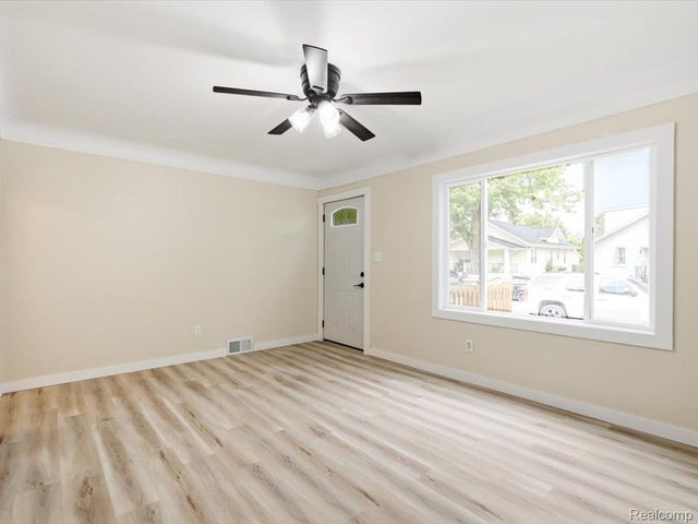 1320 White Street, Port Huron, MI 48060