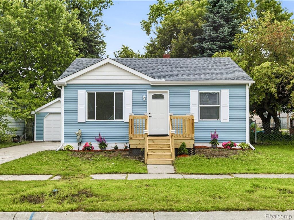 1320 White Street, Port Huron, MI 48060