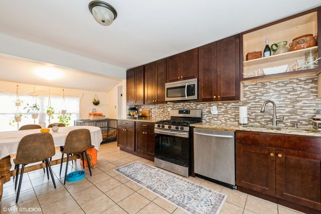 1316 S 8th Avenue, Maywood, IL 60153