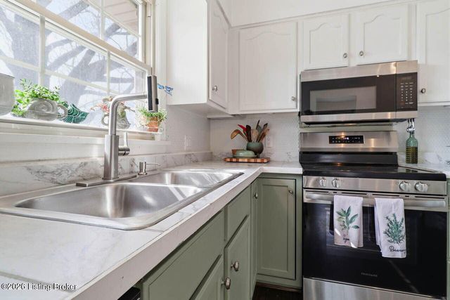 2305 Allegheny Dr, Jeffersontown, KY 40299