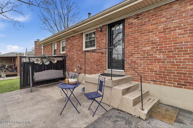 2305 Allegheny Dr, Jeffersontown, KY 40299