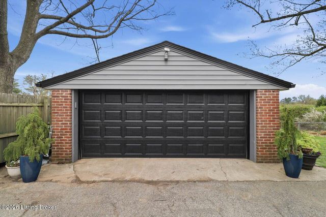 2305 Allegheny Dr, Jeffersontown, KY 40299