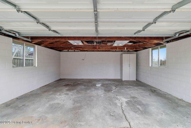 2305 Allegheny Dr, Jeffersontown, KY 40299