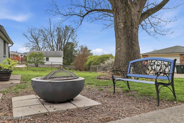 2305 Allegheny Dr, Jeffersontown, KY 40299