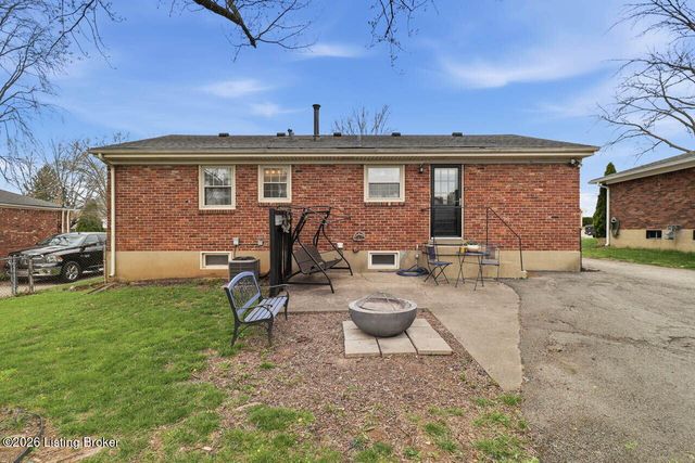 2305 Allegheny Dr, Jeffersontown, KY 40299