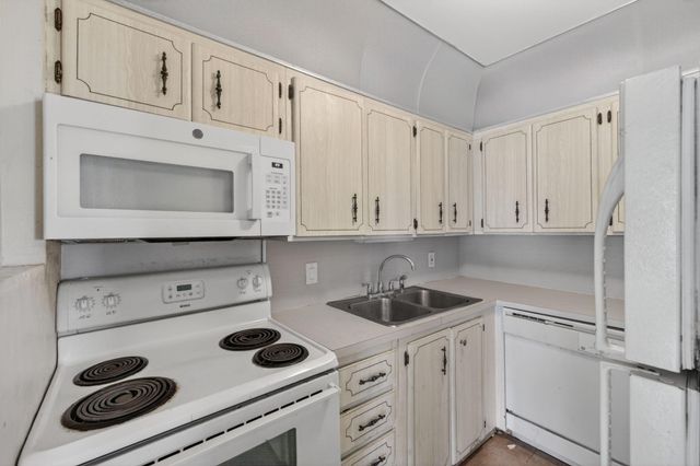 841 SW 18th Court, Fort Lauderdale, FL 33315