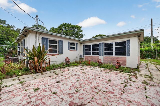 841 SW 18th Court, Fort Lauderdale, FL 33315