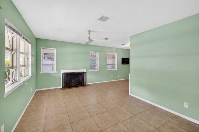 841 SW 18th Court, Fort Lauderdale, FL 33315