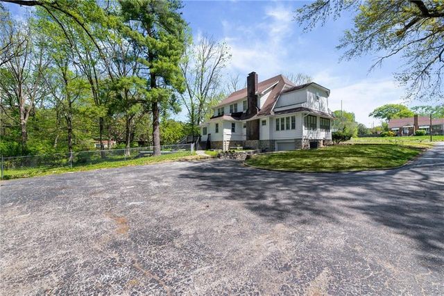 2842 N 55th Street, Kansas City, KS 66104
