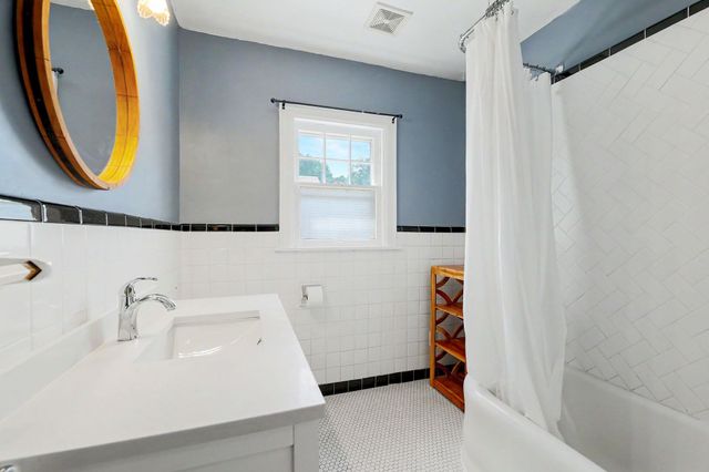 1239 N Perry Ave, Wichita, KS 67203