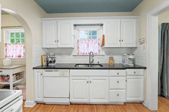 1239 N Perry Ave, Wichita, KS 67203