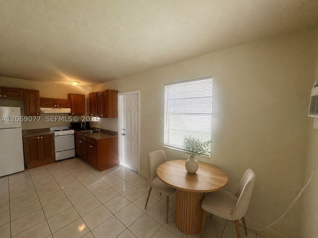2228 Grant St 4, Hollywood, FL 33020