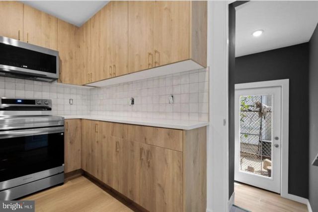 2215 N MUTTER ST, Philadelphia, PA 19133