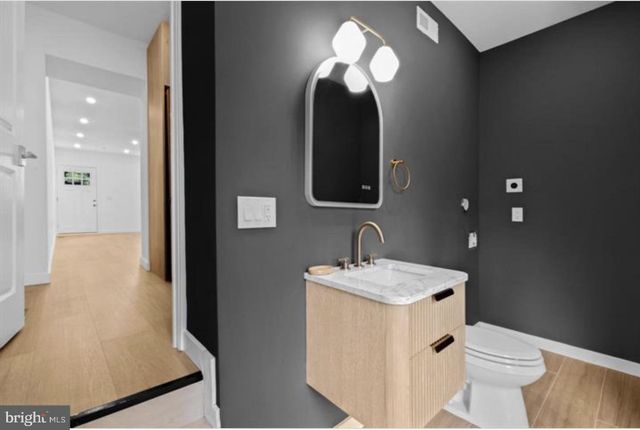 2215 N MUTTER ST, Philadelphia, PA 19133