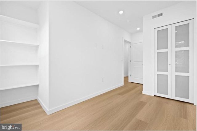 2215 N MUTTER ST, Philadelphia, PA 19133