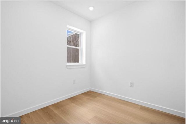 2215 N MUTTER ST, Philadelphia, PA 19133