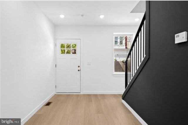 2215 N MUTTER ST, Philadelphia, PA 19133