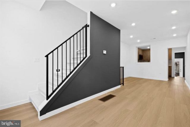 2215 N MUTTER ST, Philadelphia, PA 19133