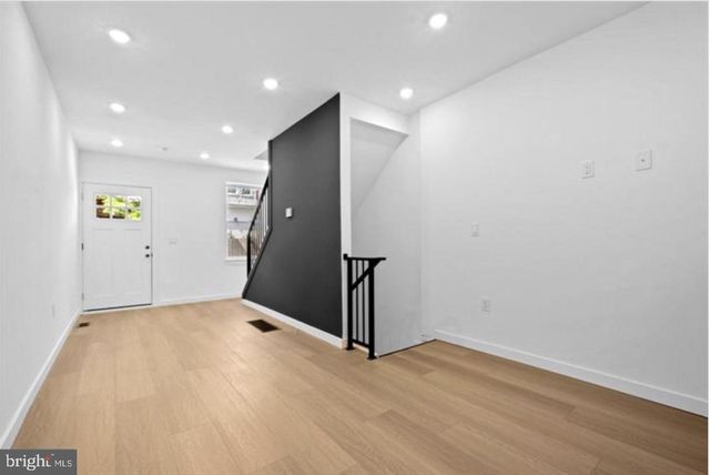 2215 N MUTTER ST, Philadelphia, PA 19133