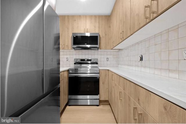 2215 N MUTTER ST, Philadelphia, PA 19133