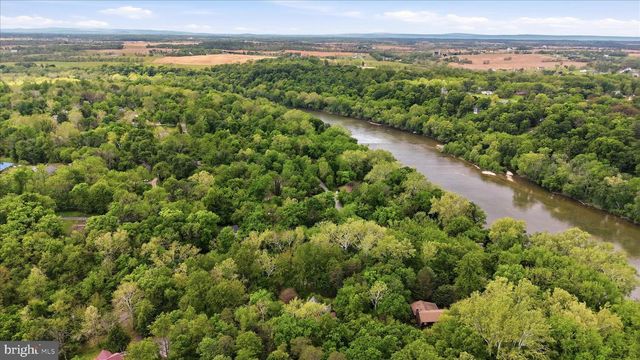 54 SUMAC LN, Harpers Ferry, WV 25425