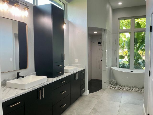 126 OLD OAK CIRCLE, Palm Harbor, FL 34683