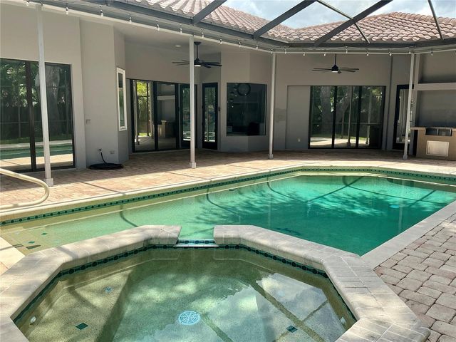 126 OLD OAK CIRCLE, Palm Harbor, FL 34683