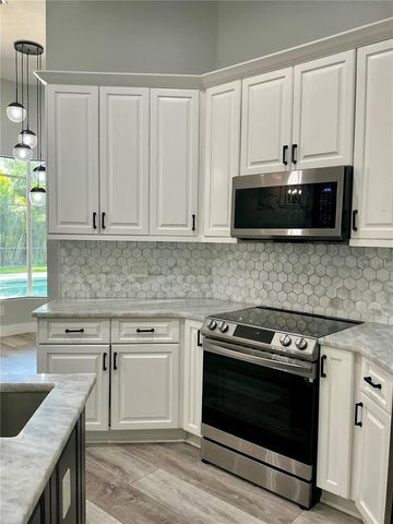 126 OLD OAK CIRCLE, Palm Harbor, FL 34683