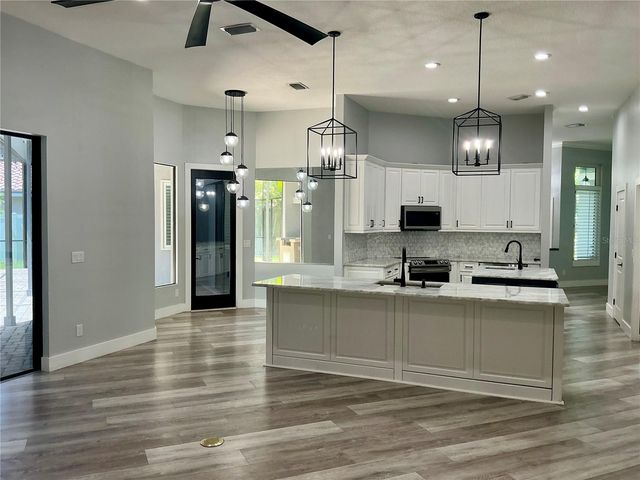 126 OLD OAK CIRCLE, Palm Harbor, FL 34683