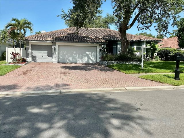 126 OLD OAK CIRCLE, Palm Harbor, FL 34683