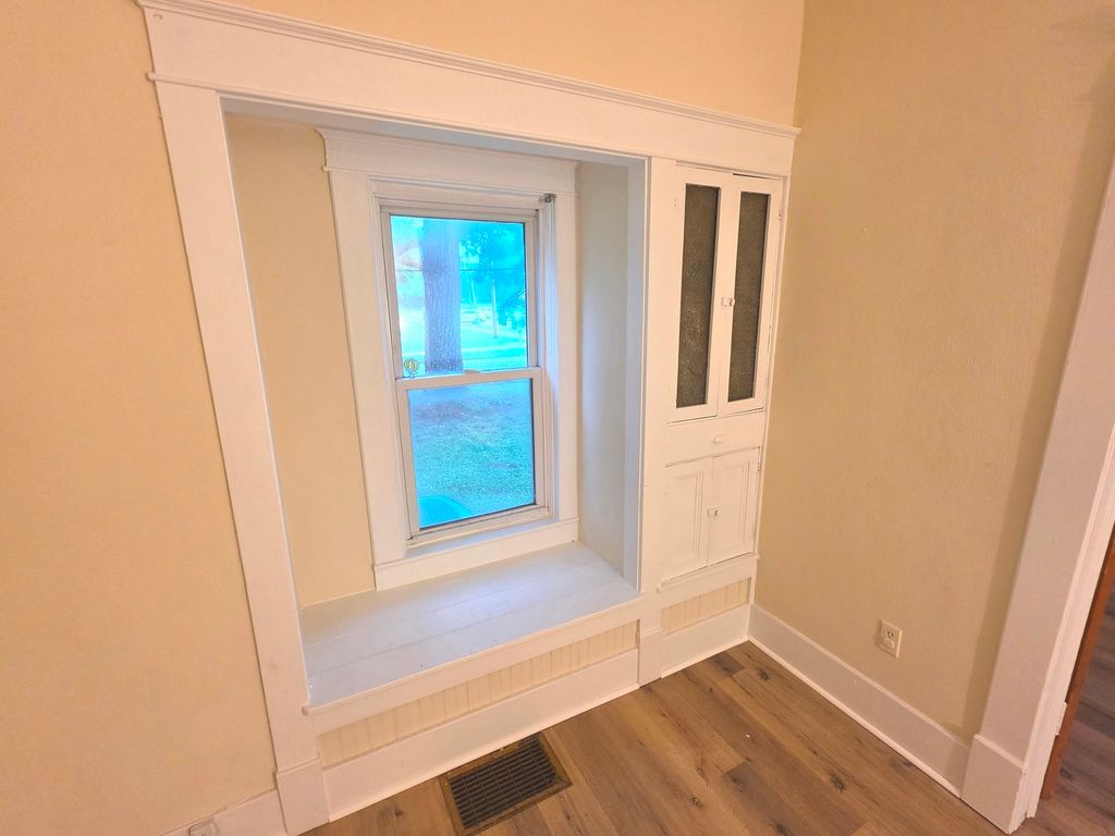 Image 14 of property listing at 1204 N Dawley Street, Salem, IL 62881
