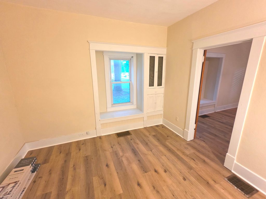 Image 16 of property listing at 1204 N Dawley Street, Salem, IL 62881