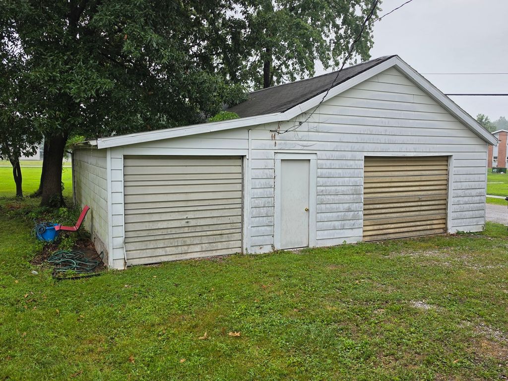 Image 40 of property listing at 1204 N Dawley Street, Salem, IL 62881