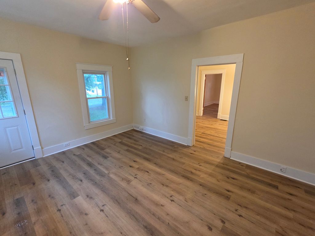 Image 5 of property listing at 1204 N Dawley Street, Salem, IL 62881