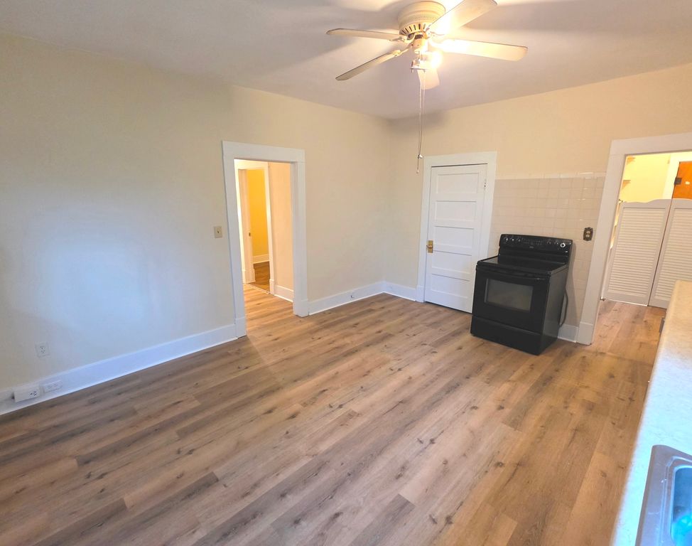 Image 6 of property listing at 1204 N Dawley Street, Salem, IL 62881