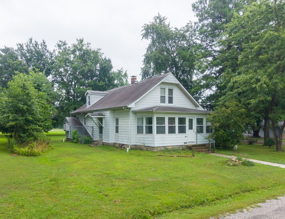 Image 53 of property listing at 1204 N Dawley Street, Salem, IL 62881
