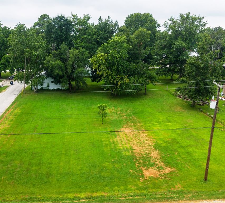 Image 56 of property listing at 1204 N Dawley Street, Salem, IL 62881