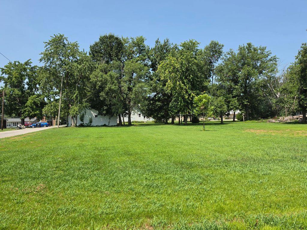 Image 57 of property listing at 1204 N Dawley Street, Salem, IL 62881