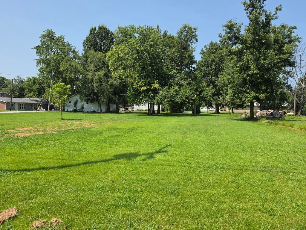 Image 58 of property listing at 1204 N Dawley Street, Salem, IL 62881