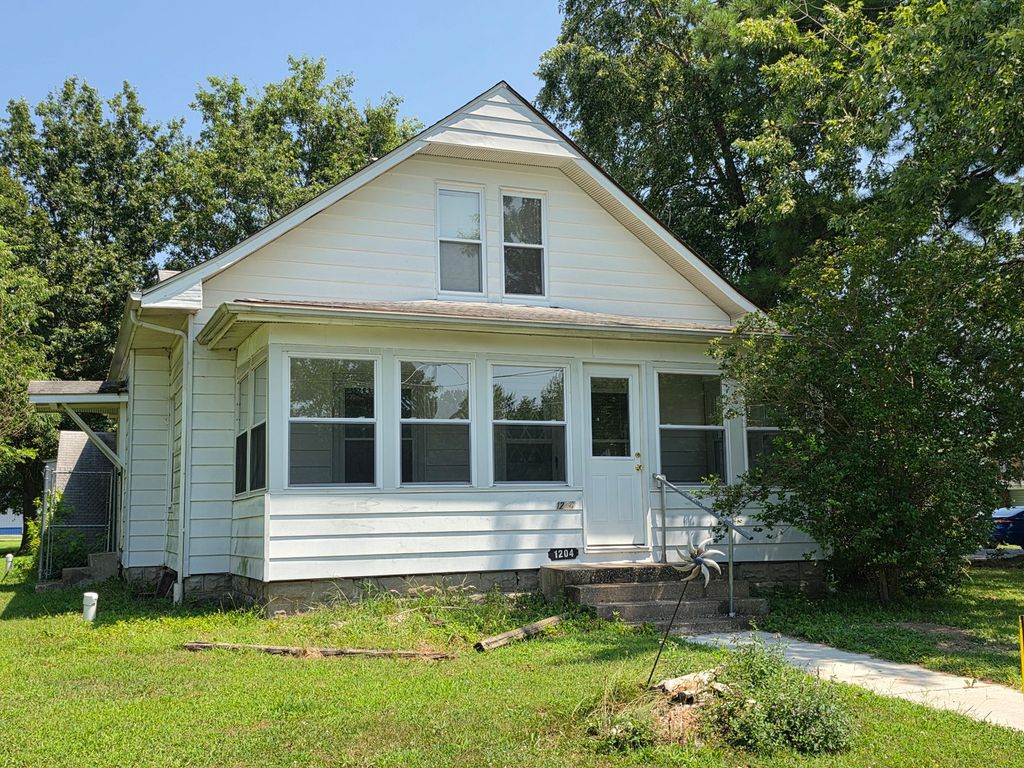 Image 61 of property listing at 1204 N Dawley Street, Salem, IL 62881