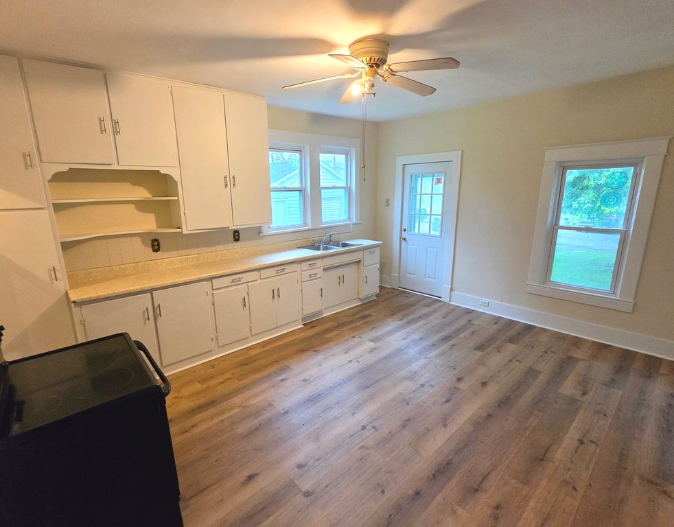 Image 10 of property listing at 1204 N Dawley Street, Salem, IL 62881