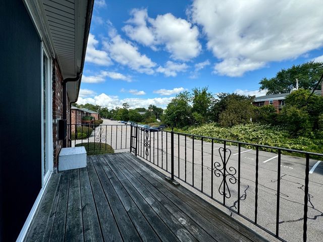 96 Fountain Ln 11, Weymouth, MA 02190