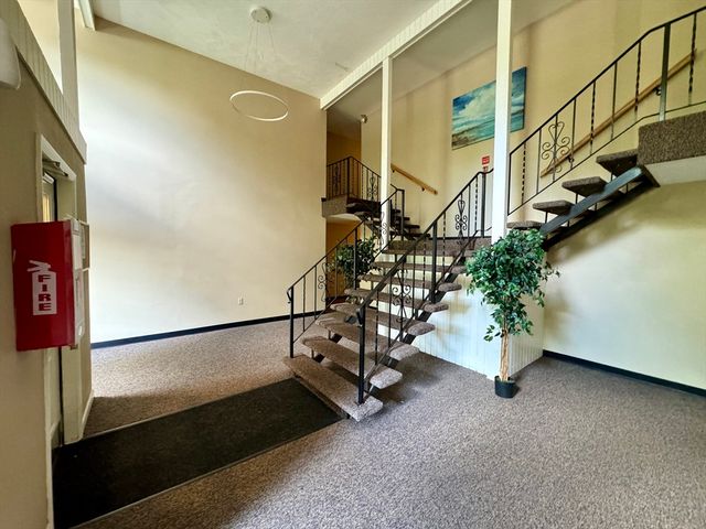 96 Fountain Ln 11, Weymouth, MA 02190