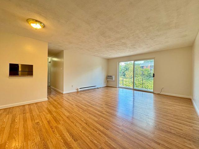 96 Fountain Ln 11, Weymouth, MA 02190