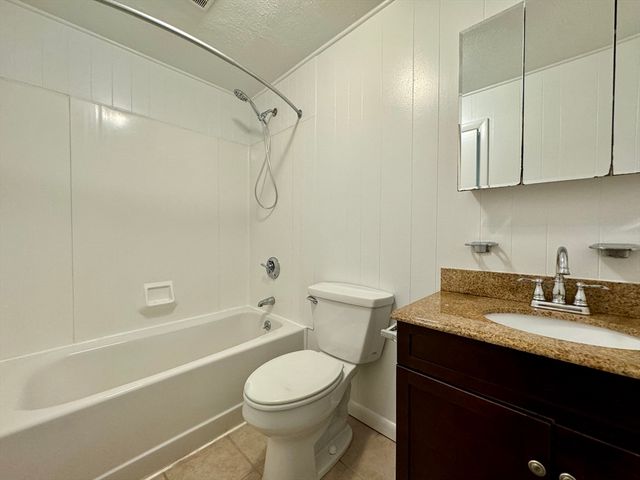 96 Fountain Ln 11, Weymouth, MA 02190