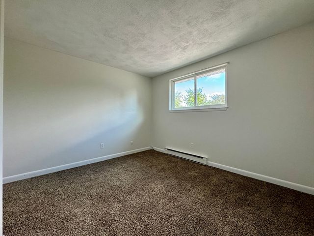 96 Fountain Ln 11, Weymouth, MA 02190