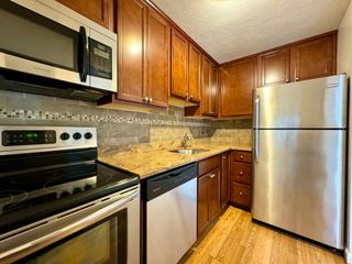 96 Fountain Ln 11, Weymouth, MA 02190
