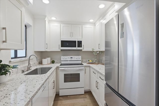 701 San Conrado Terrace 7, Sunnyvale, CA 94085