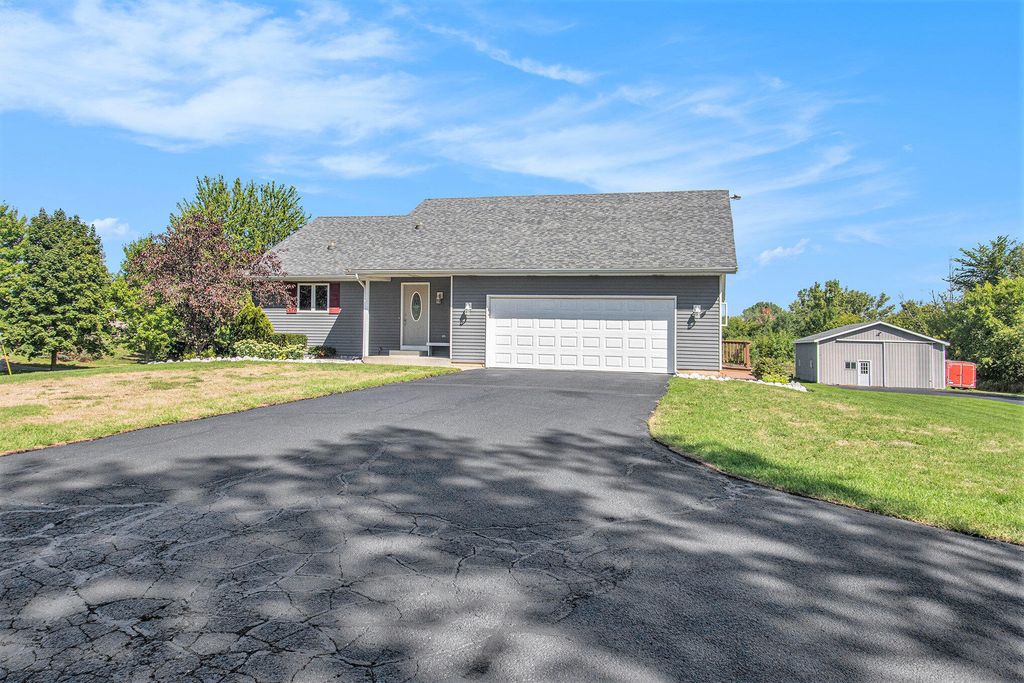 6103 142nd Avenue, Laketown Twp, MI 49423