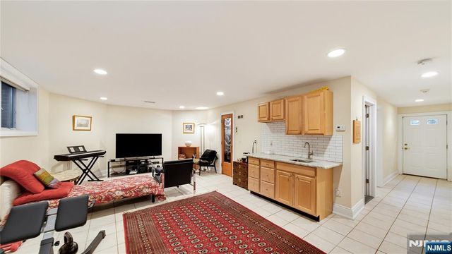 339 Tremont Avenue, Fort Lee, NJ 07024
